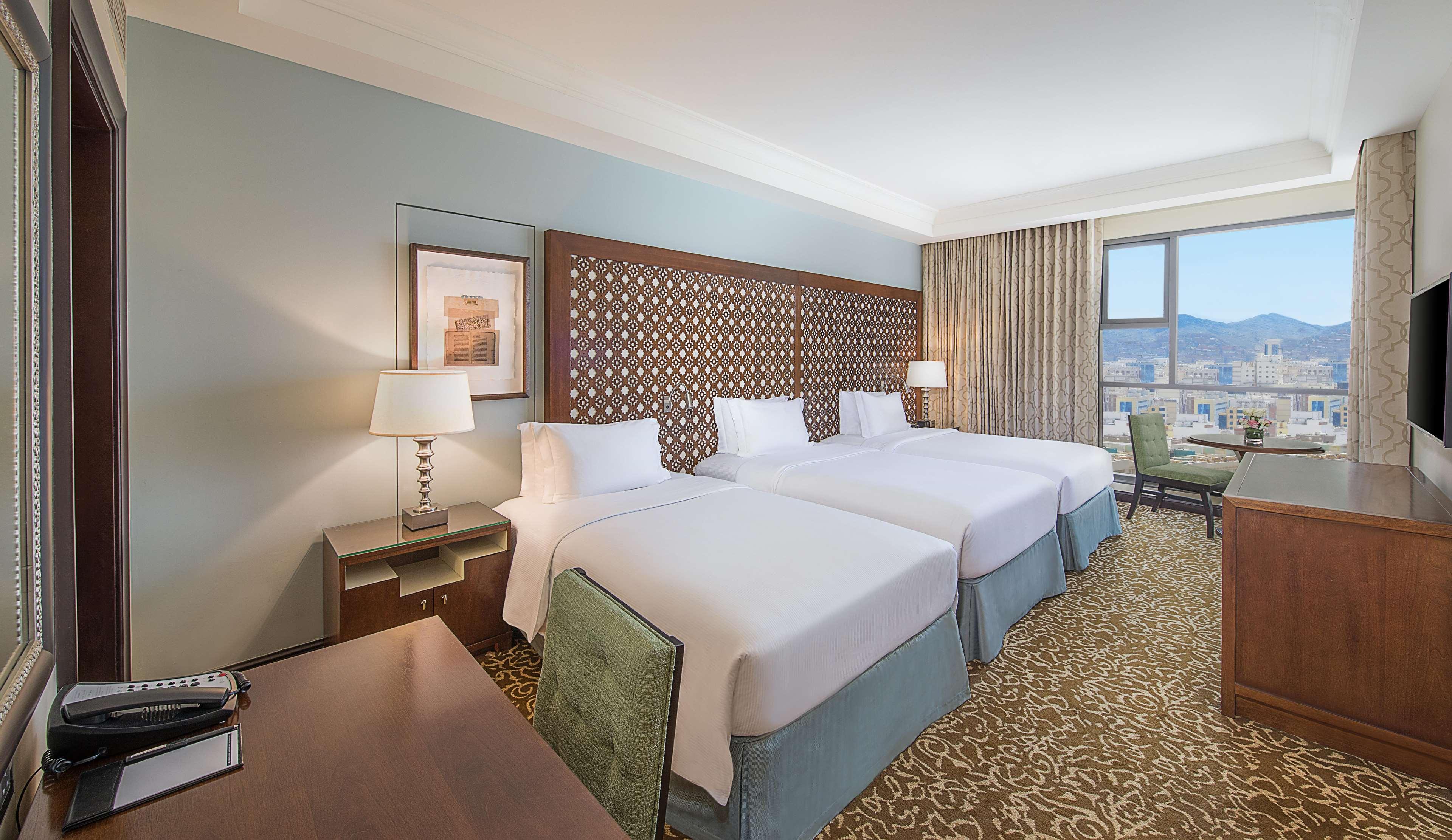 غرفة قياسية ثلاثية