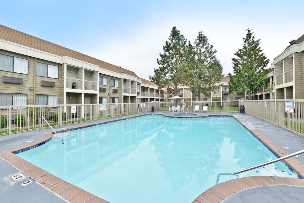 Ramada By Wyndham Kent Seattle Area 2/31