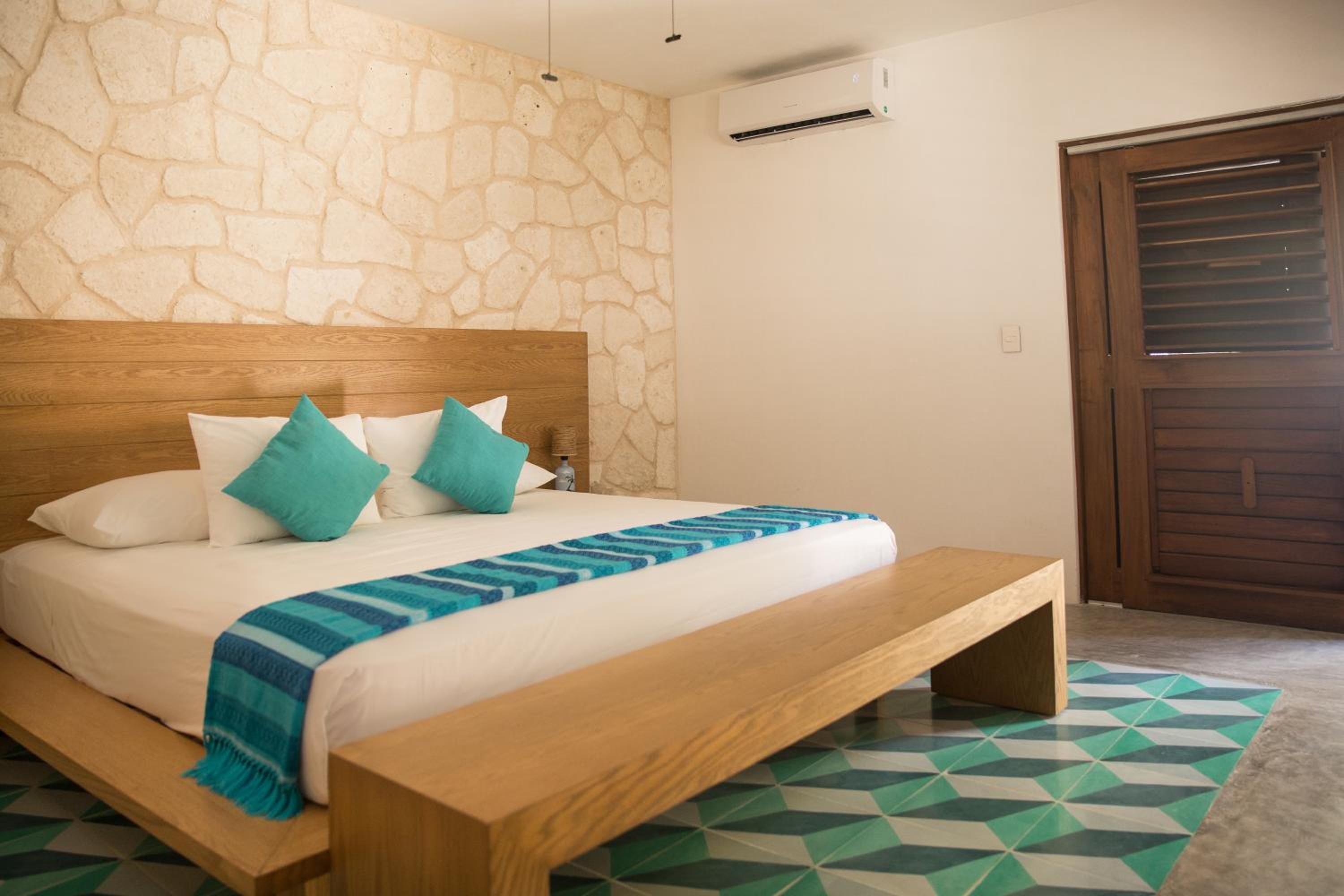 ROOM, KING BED, GARDEN VIEW