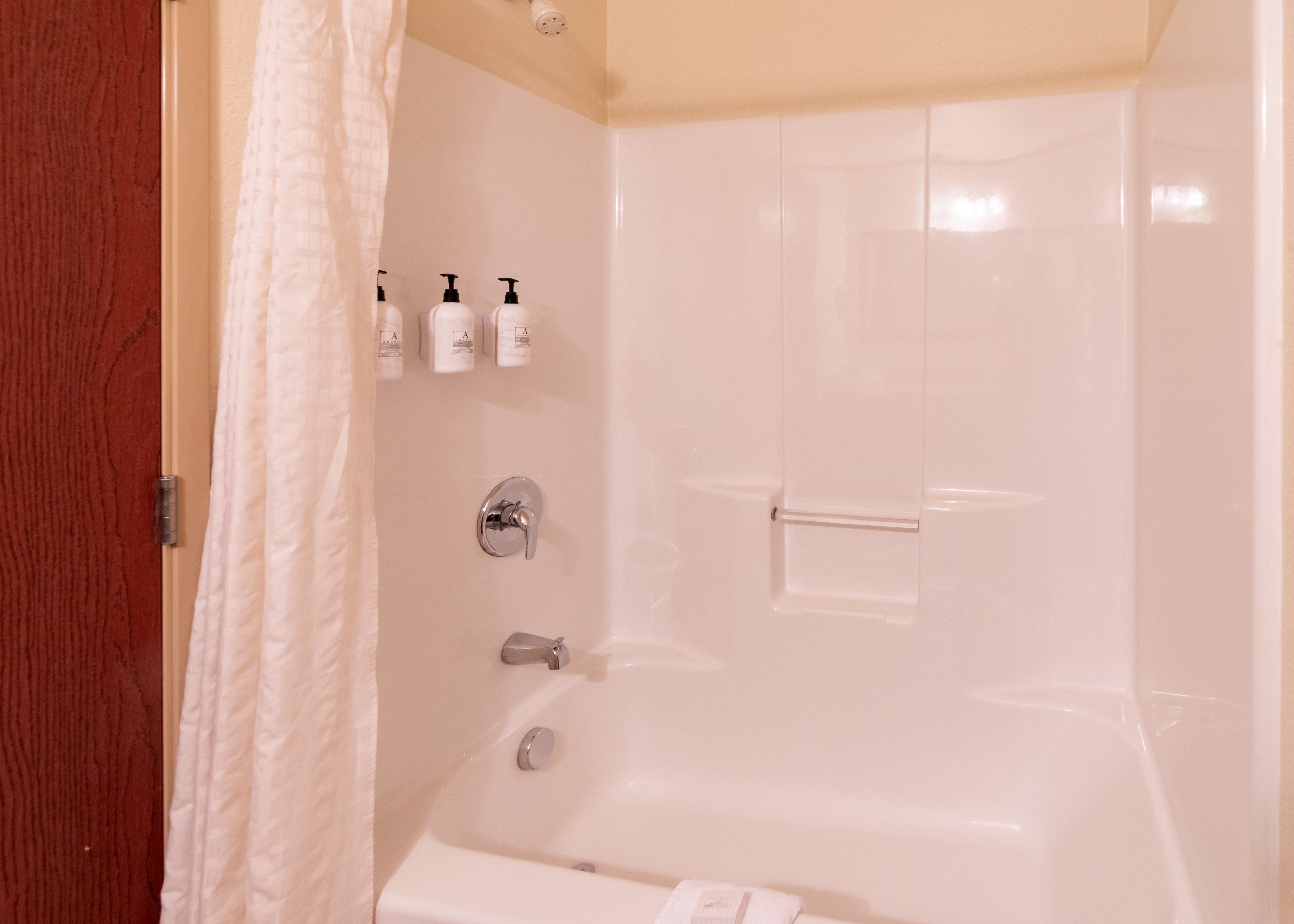 Cobblestone Inn Suites Eaton Co 69/72