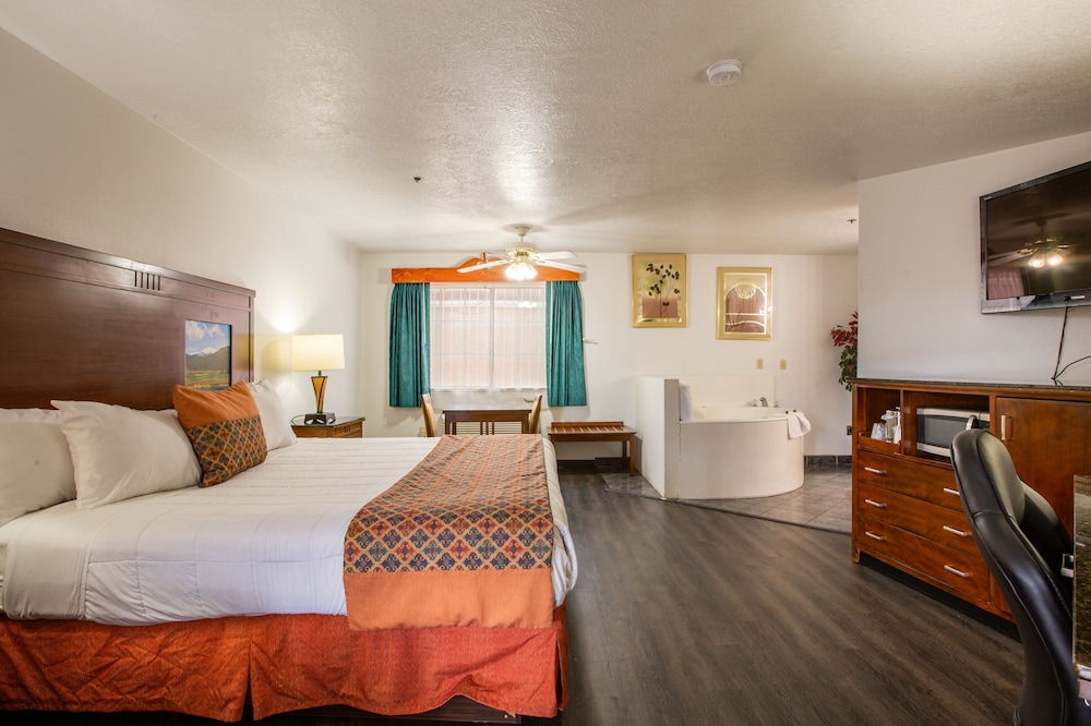 DELUXE, SUITE, KING BED, HOT TUB