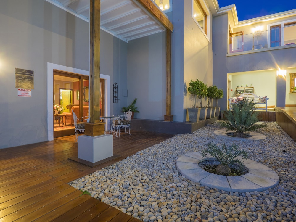 Madison Manor Boutique Hotel 40/72