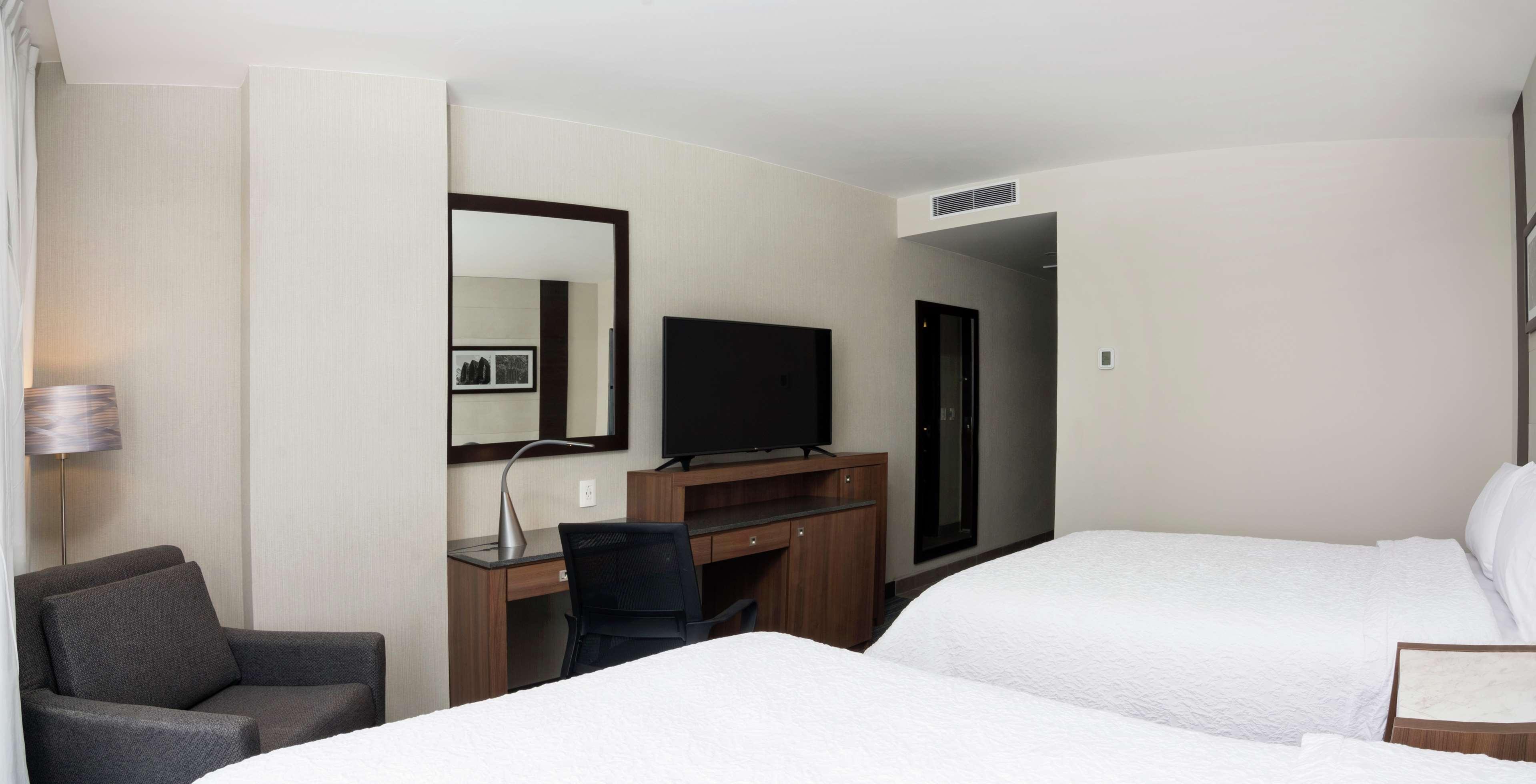 غرفة قياسية بسريرين بإطلالة على المدينة، Hampton Inn And Suites San Luis Potosi Slp 2/2