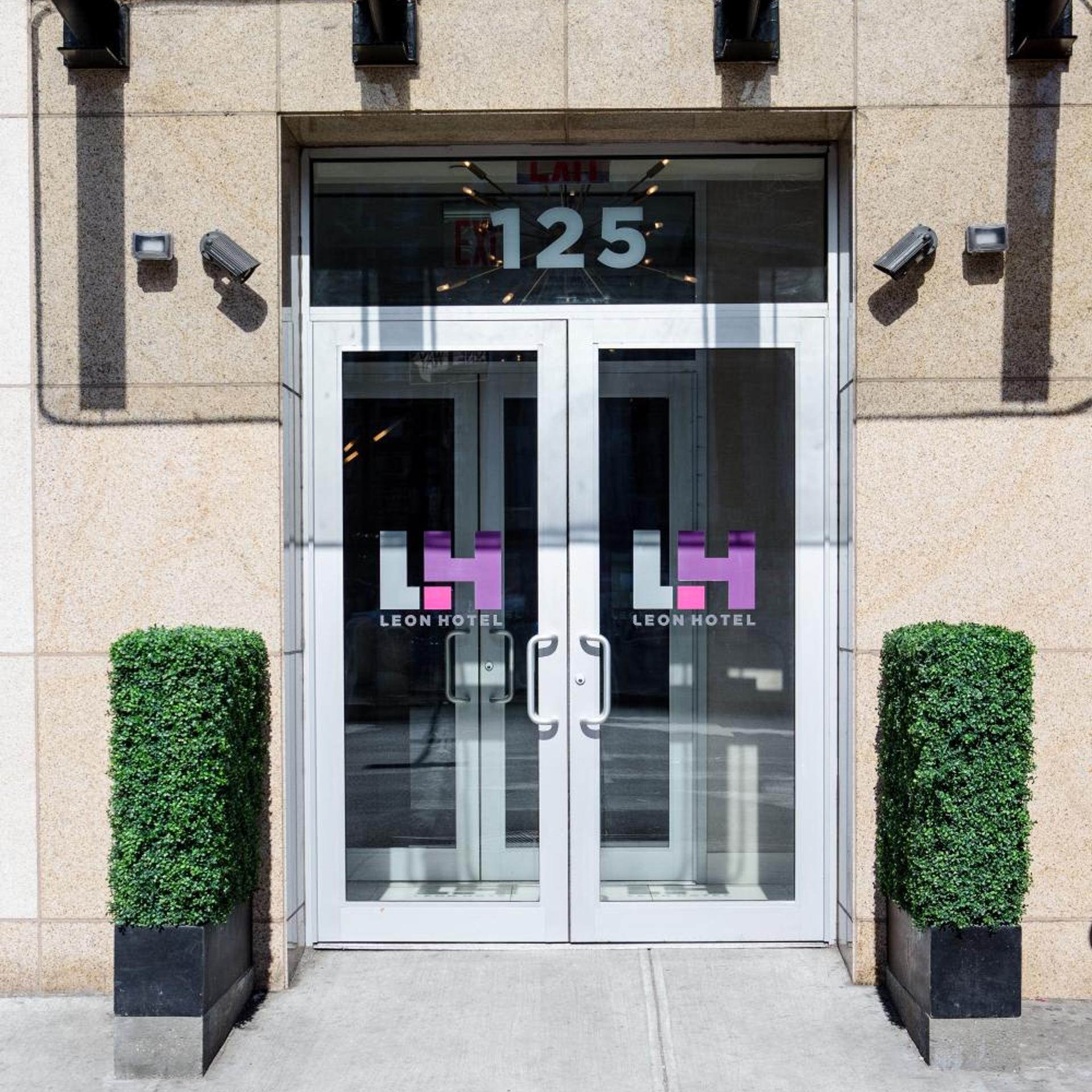 Leon Hotel 3/37