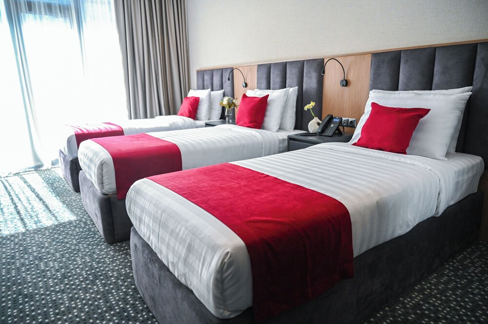 Landmark Hotel 14/50