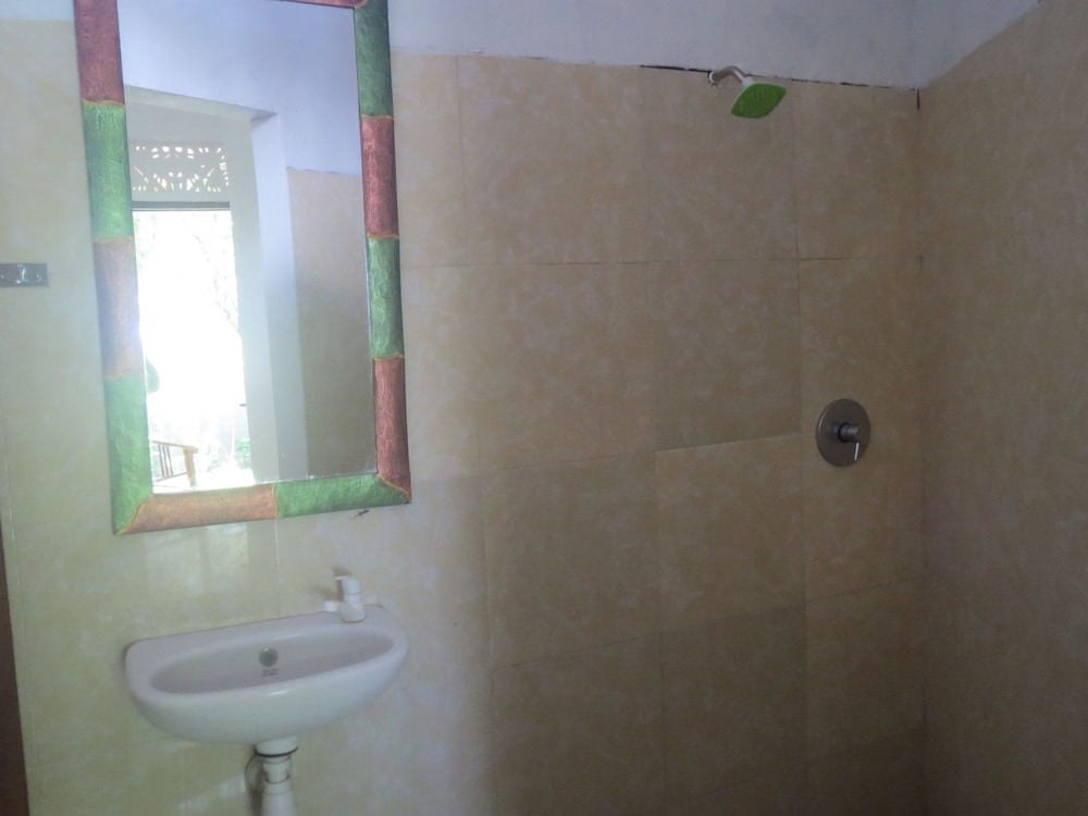 Amed Sari Beach Guesthouse 48/50