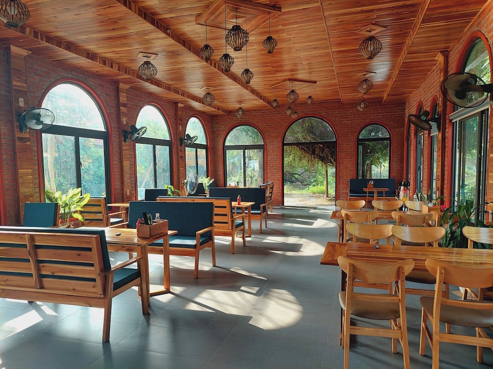 Ninh Binh Mountain Side Homestay & Cafe 48/67