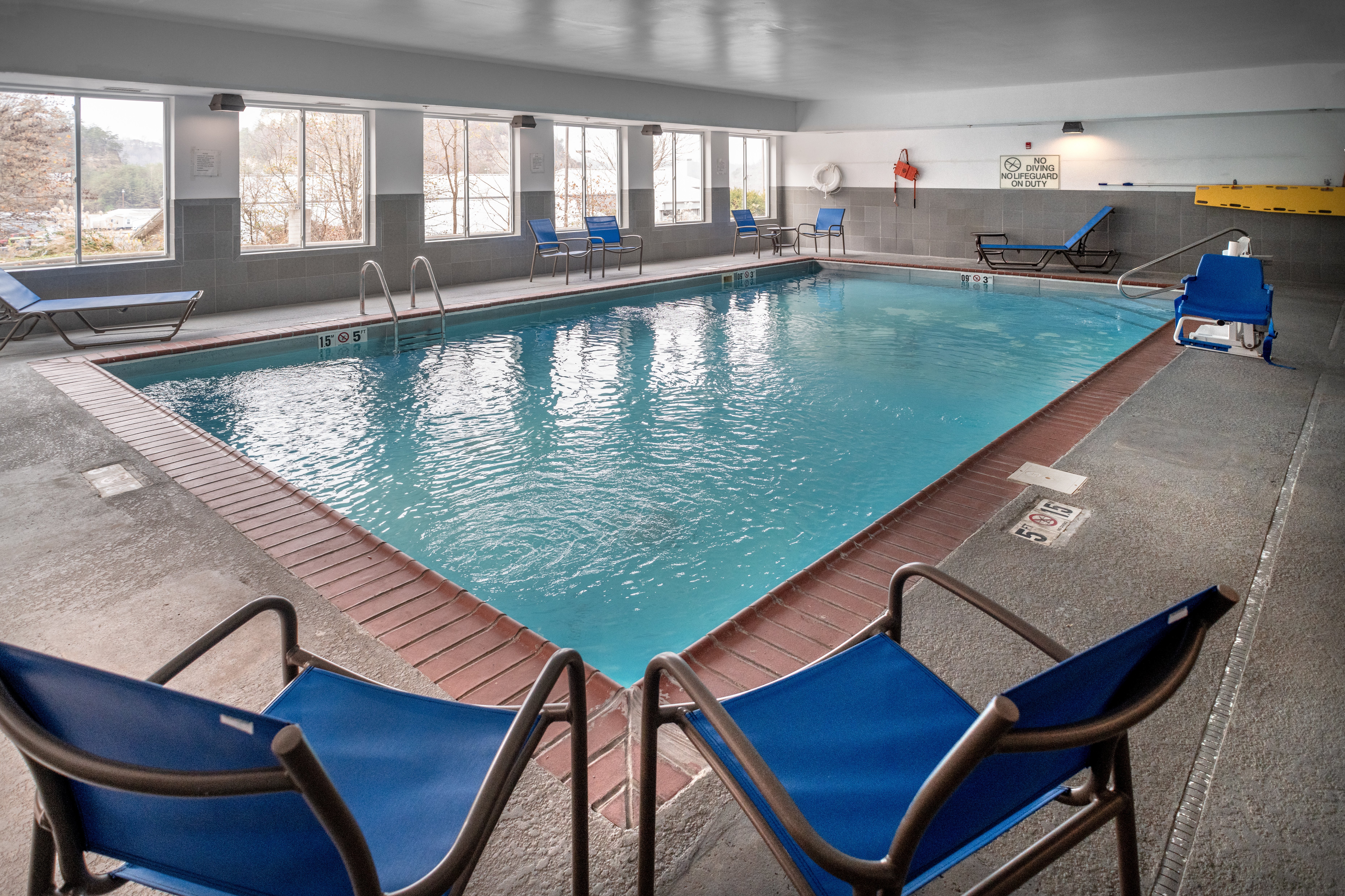 Holiday Inn Express Hotel Suites Hazard 42/43