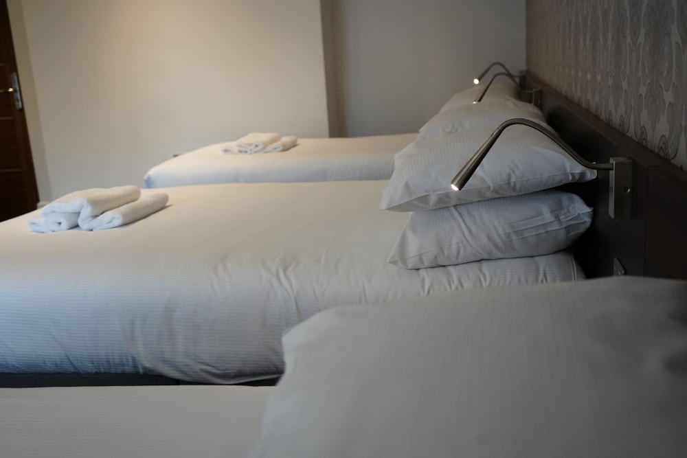 Marlborough Hotel 22/42