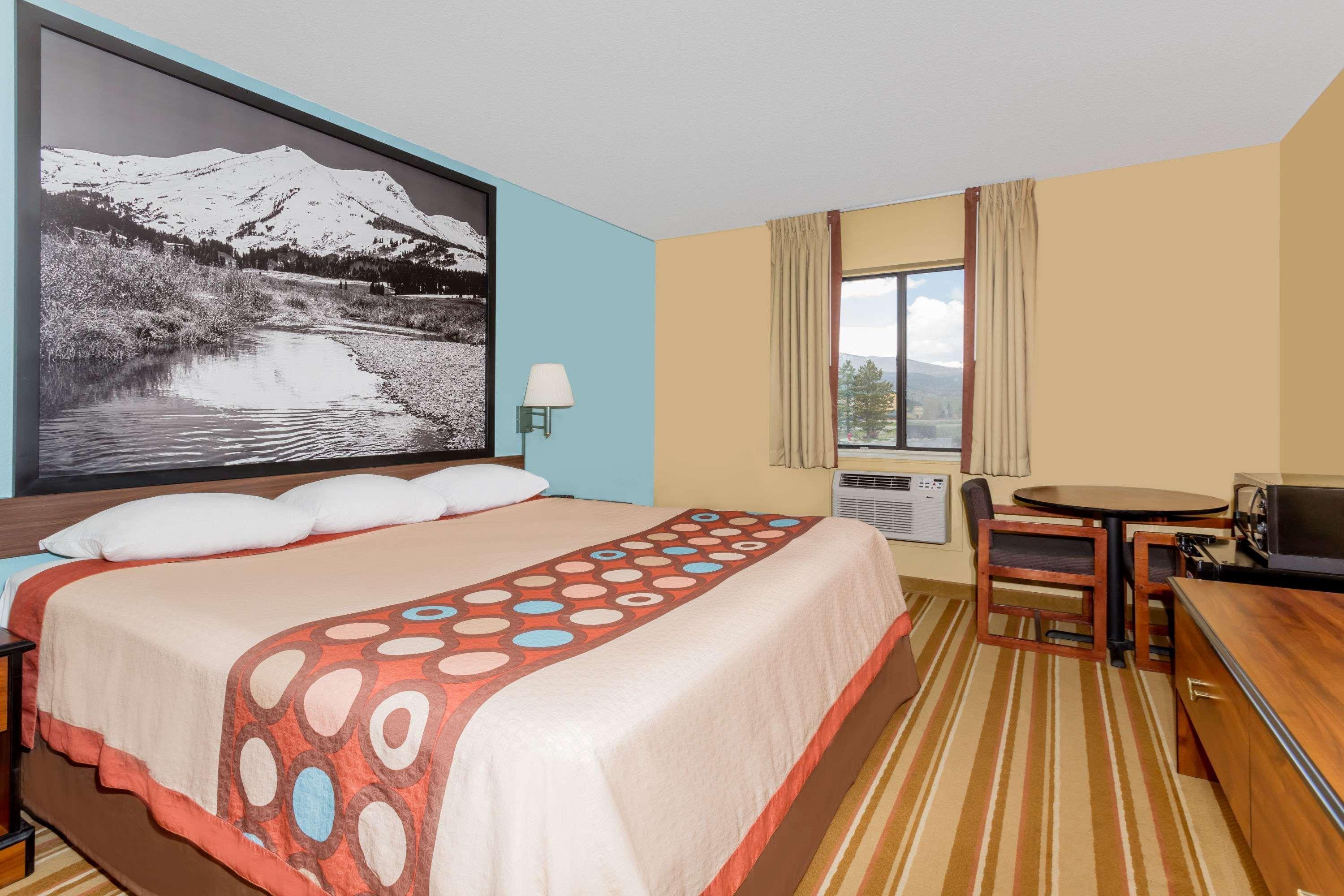 Super 8 by Wyndham Dillon/Breckenridge Area 8/25