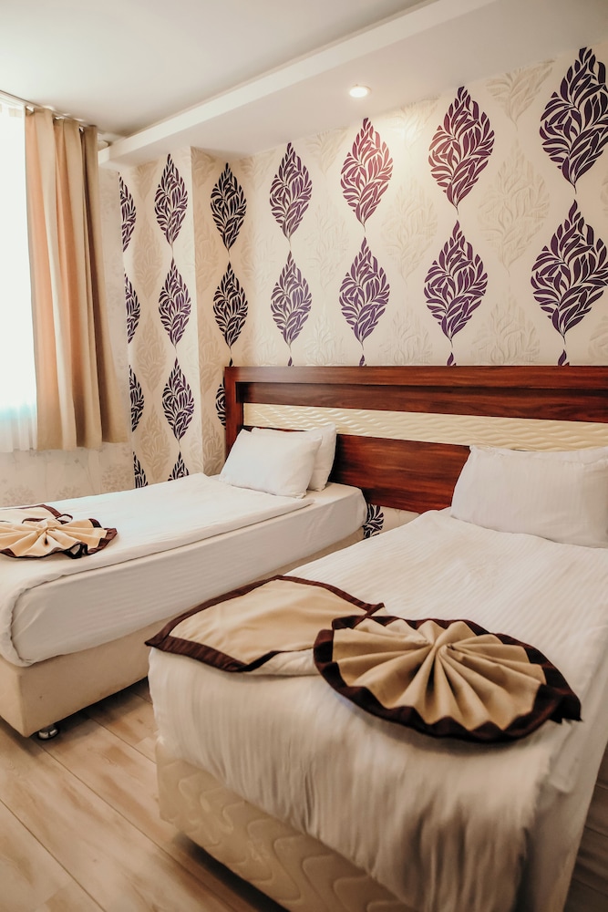 Azd House Hotel 8/50