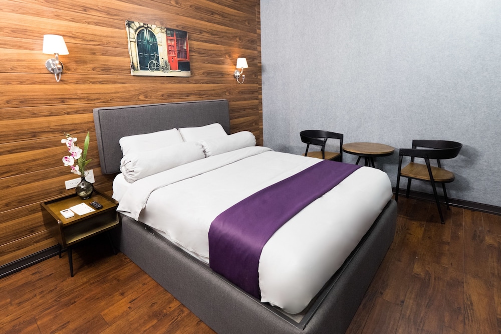 Axiaa Hotel 7/38