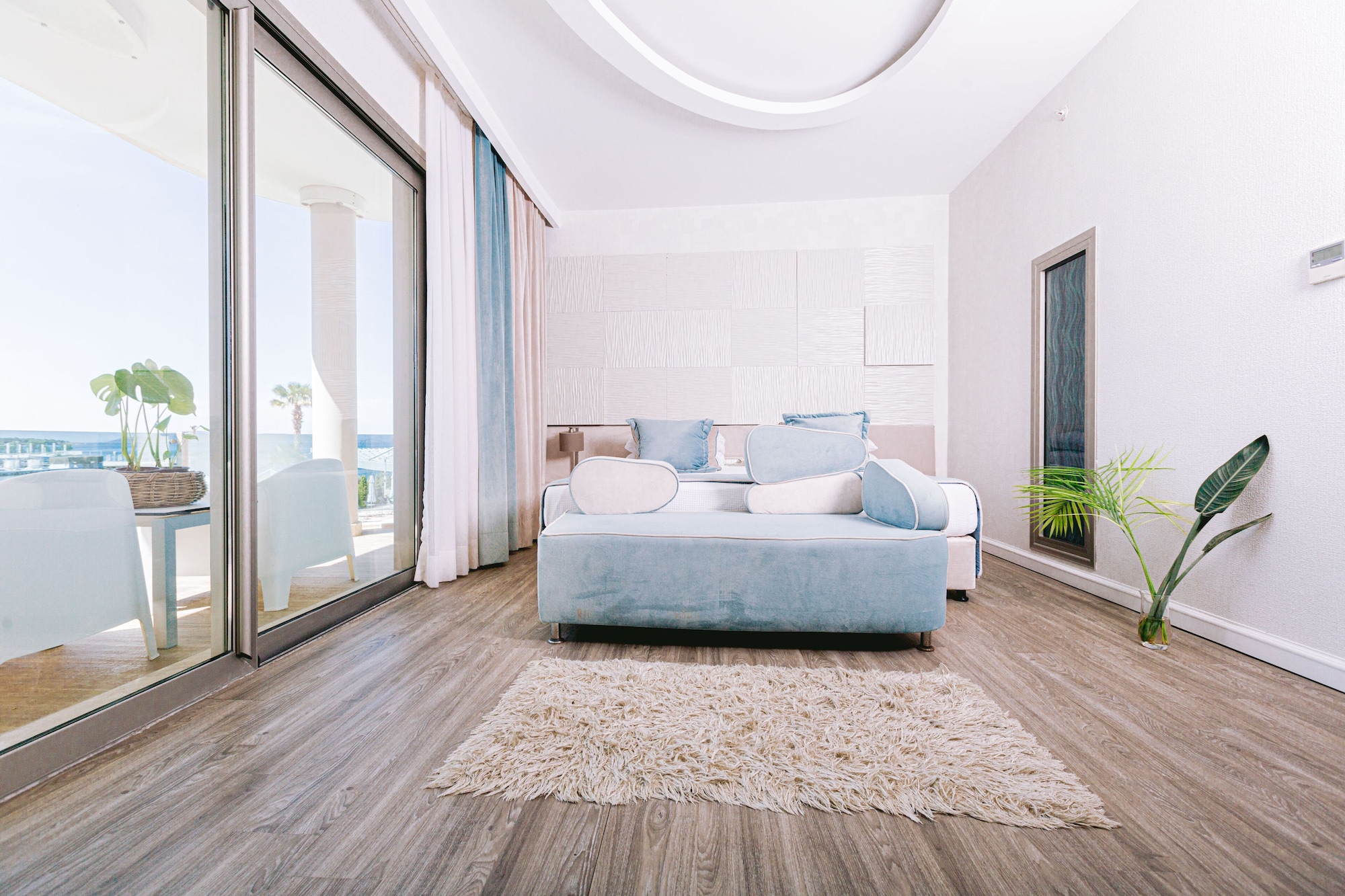 DELUXE, DOUBLE BED