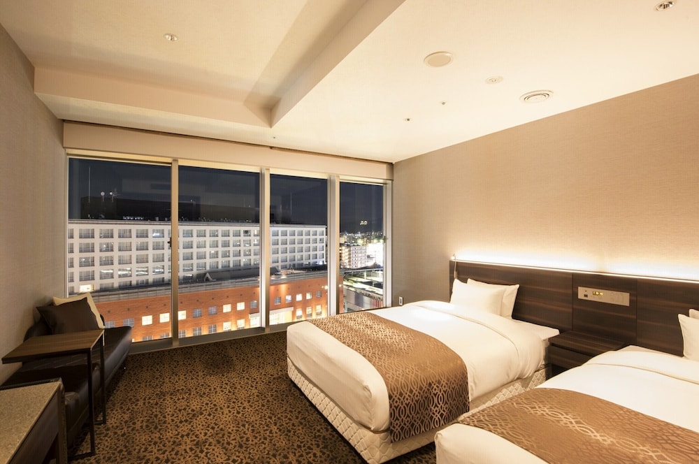 SUPERIOR, 2 SEMI DOUBLE BEDS, CITY VIEW, NO CLEANING SERVICES, BATHTUB