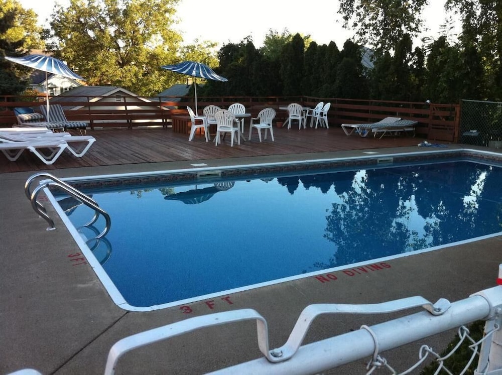 Cocoa Country Inn At Hershey 1/56