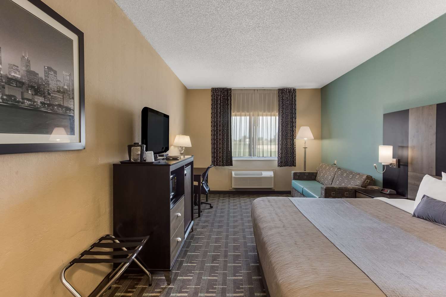 Quality Inn Galesburg near US Highway 34 and I-74 13/23