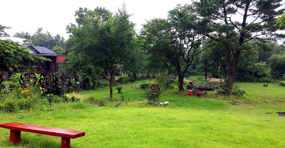 Jeju Gotjawal Geomoon Oreum Pension 25/50