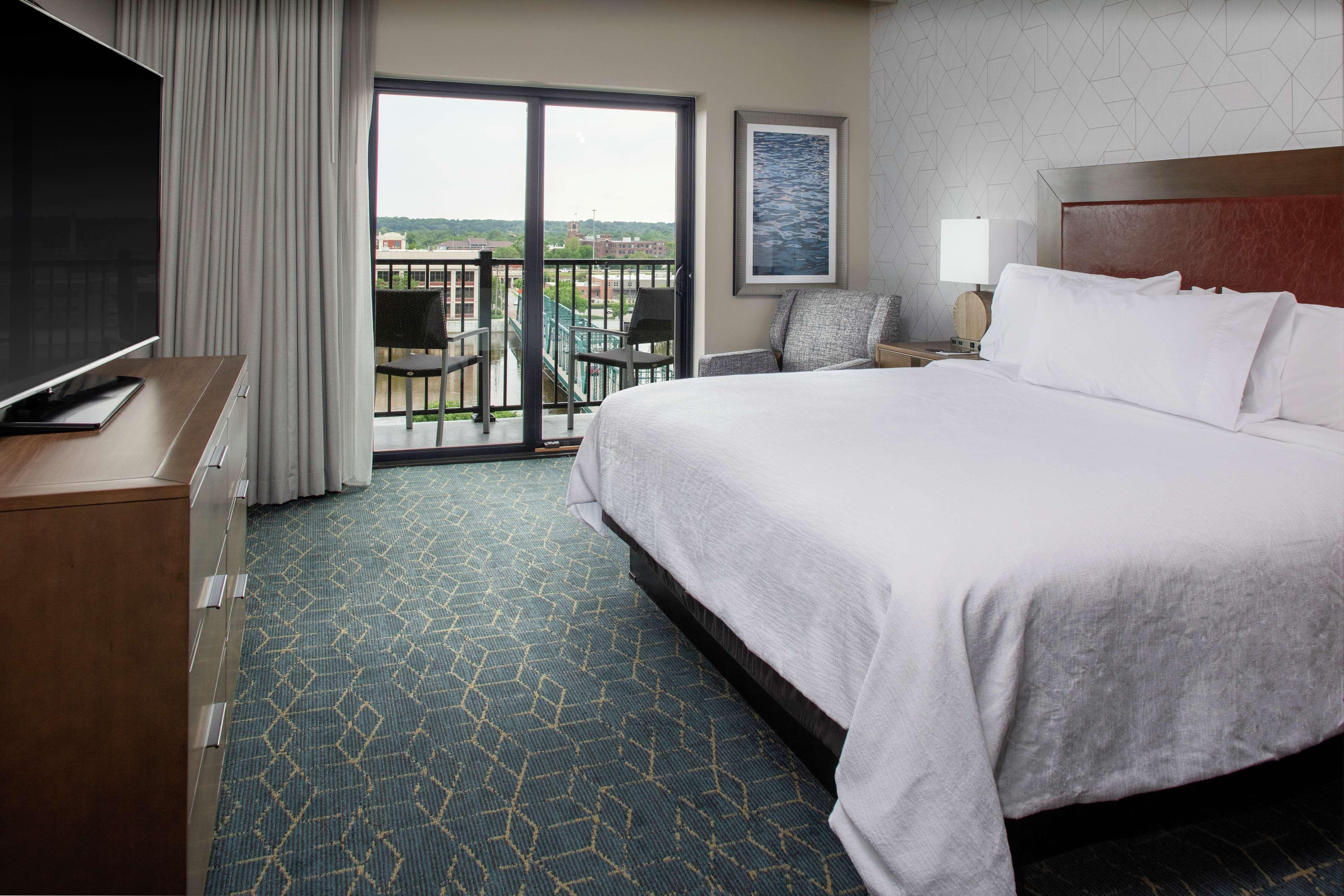 2 ROOMS, SUITE, KING BED, WATER VIEW, BALCONY