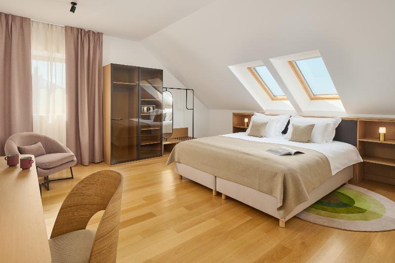 SUPERIOR, DOUBLE BED