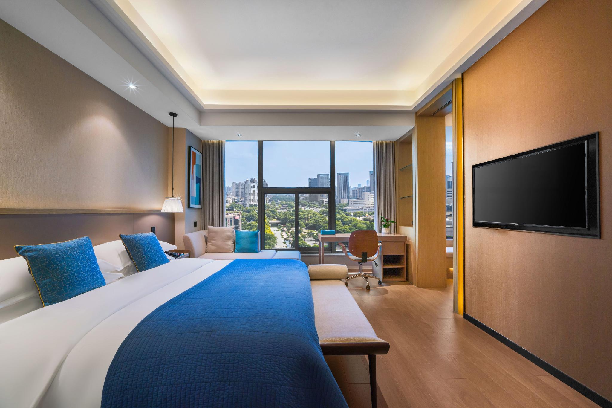 Jade Crystal Hotel 13/28