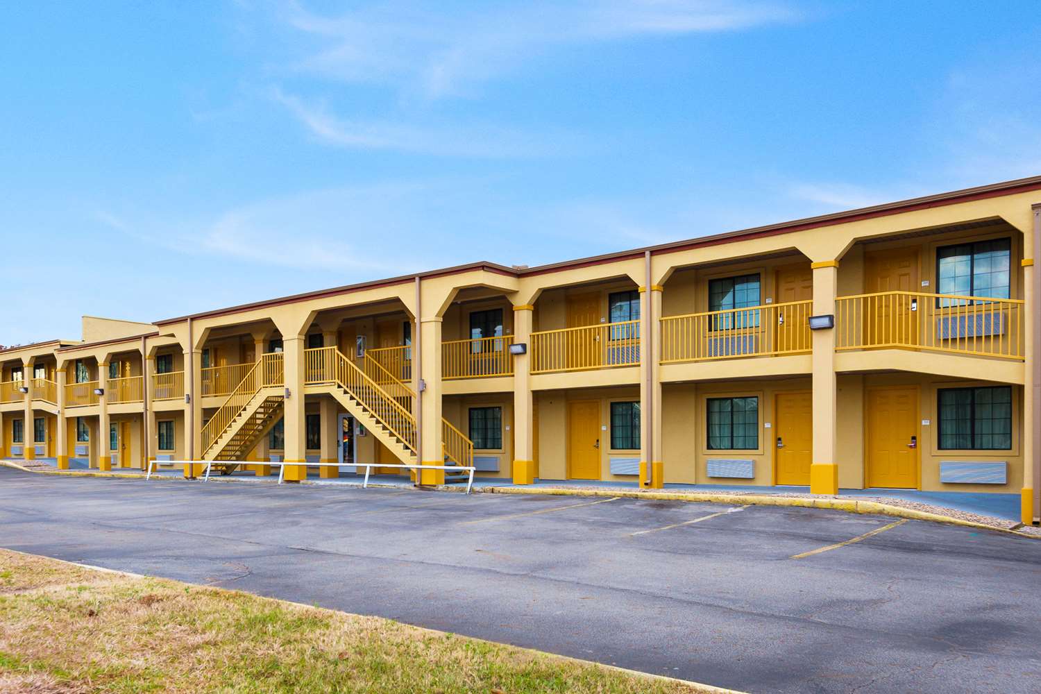 Super 8 by Wyndham Palestine TX 2/33