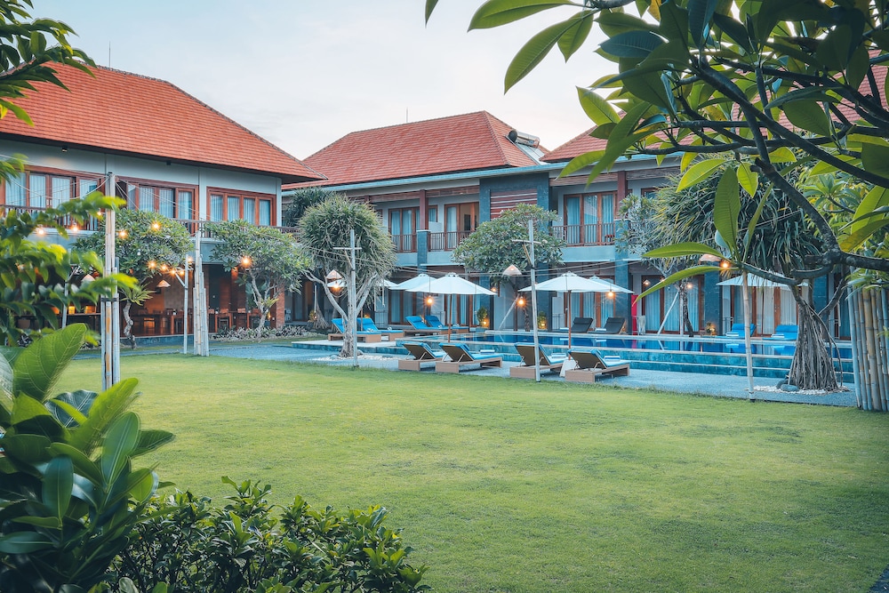 Kubu Cempaka Seminyak Hotel 57/62