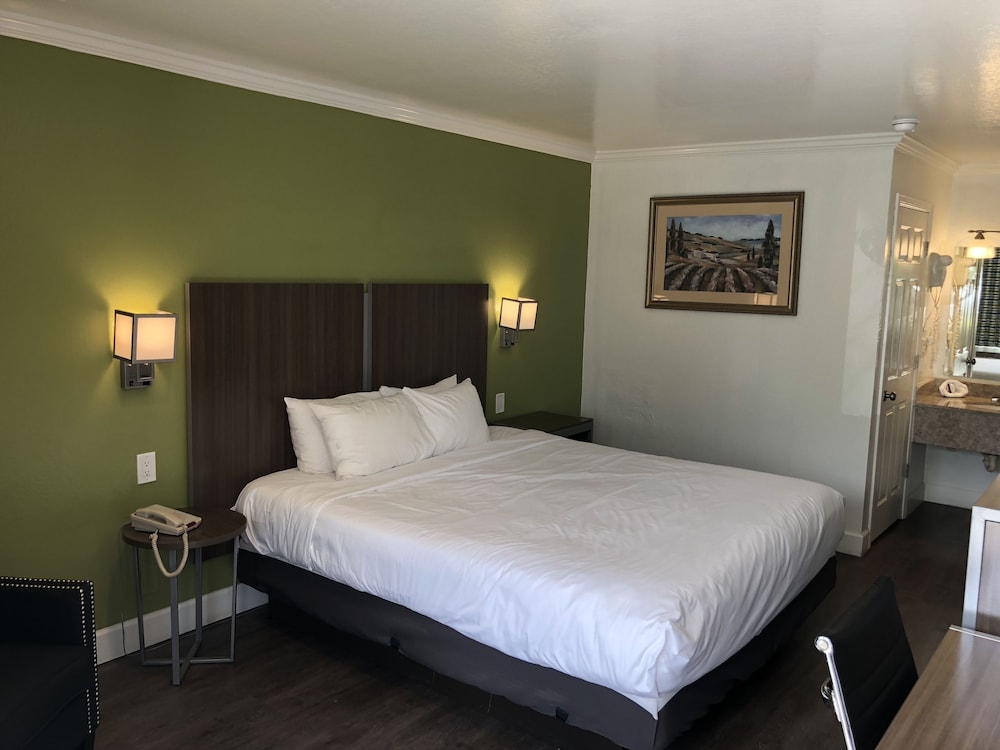 Gilroy Inn 14/33