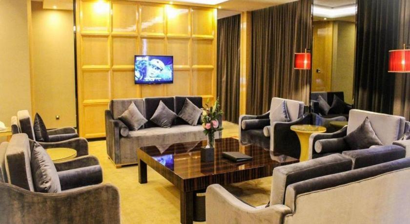 Golden Phoenix International Hotel 40/51