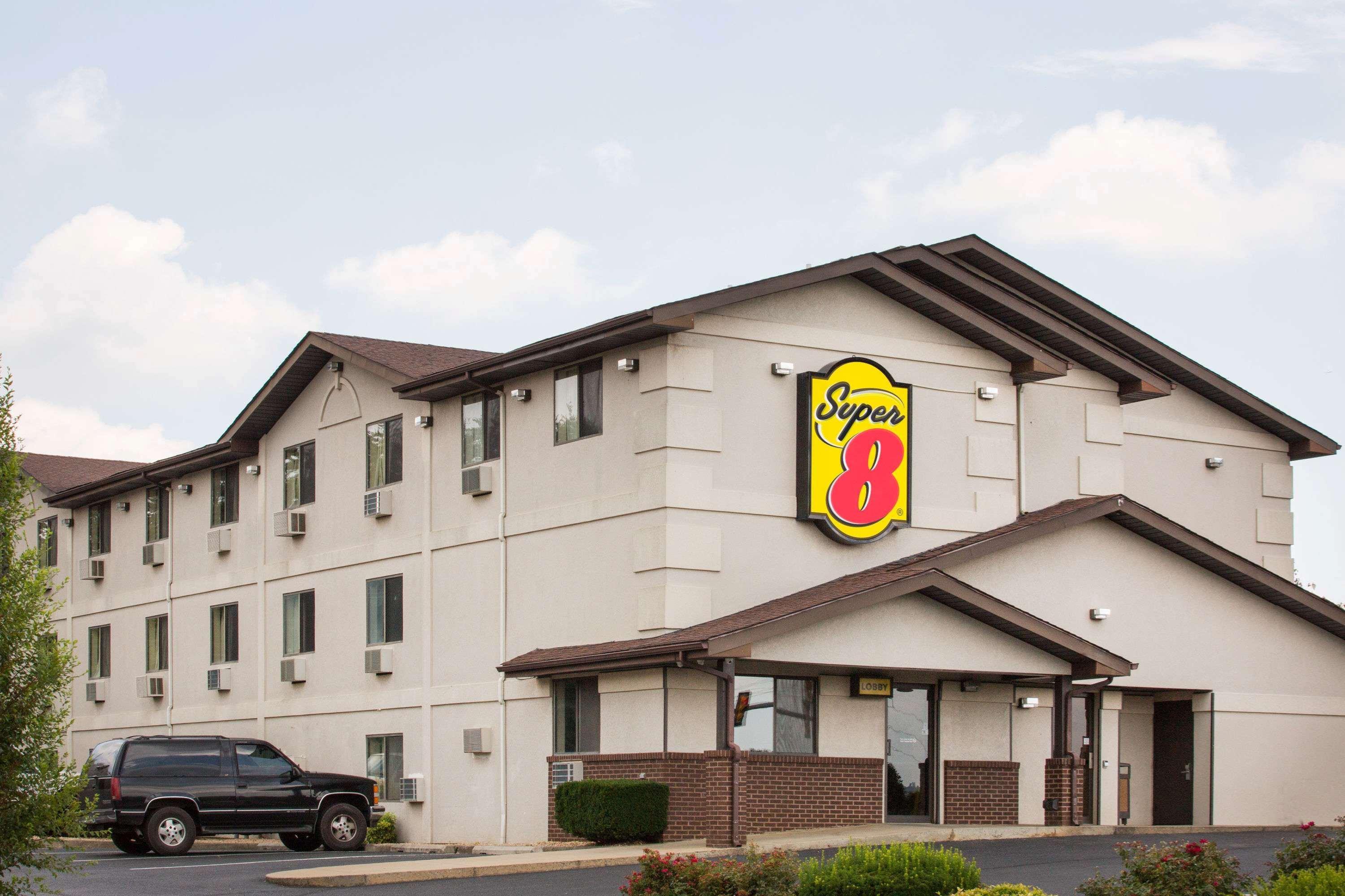 Super 8 by Wyndham Lexington VA 1/16