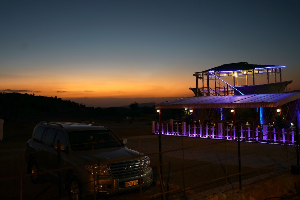 Jabal Al Akhdar Grand Hotel 42/43