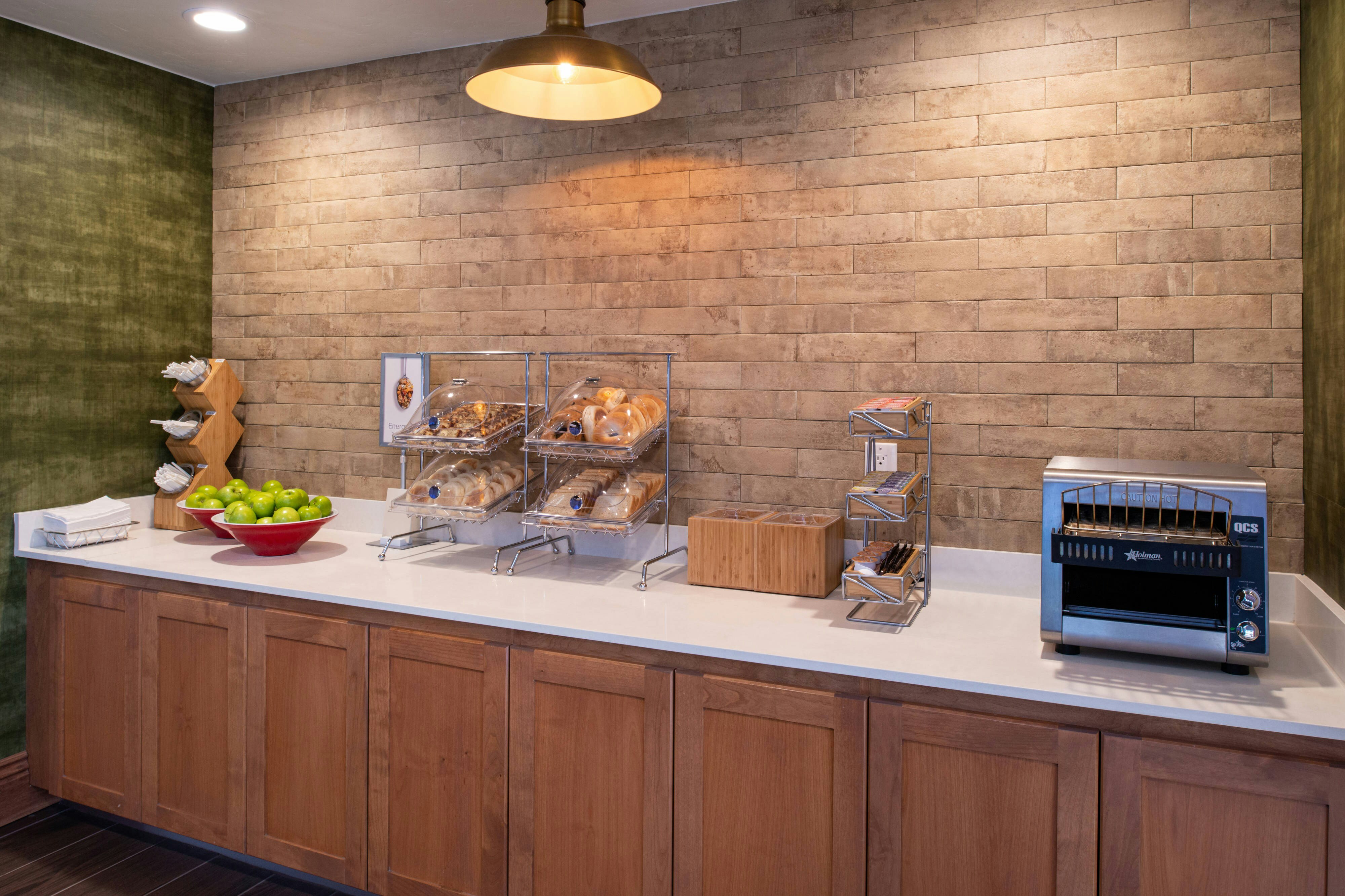 Lobby at Fairfield Inn and Suites by Marriott Bakersfield Central, BAKERSFIELD - CA