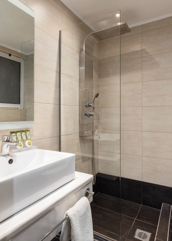 Acropolis Select Hotel 66/67