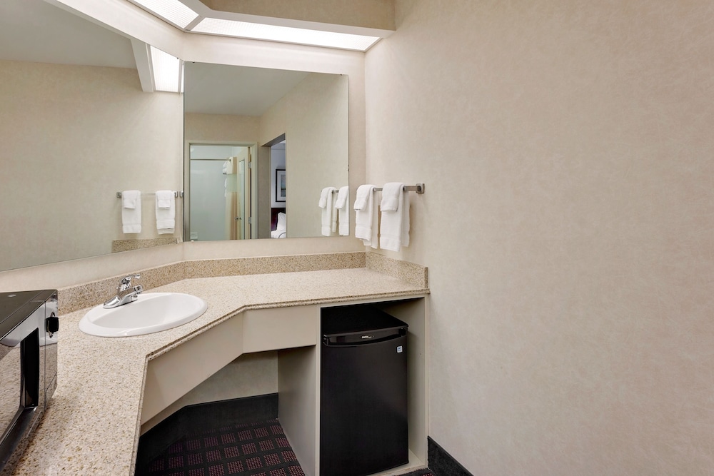 Best Western Byron Center 18/40