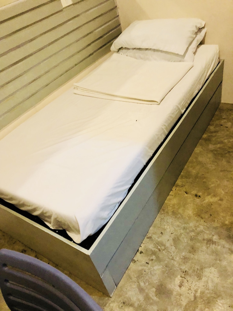 Hometown Hotel Bacolod - Lacson 36/74