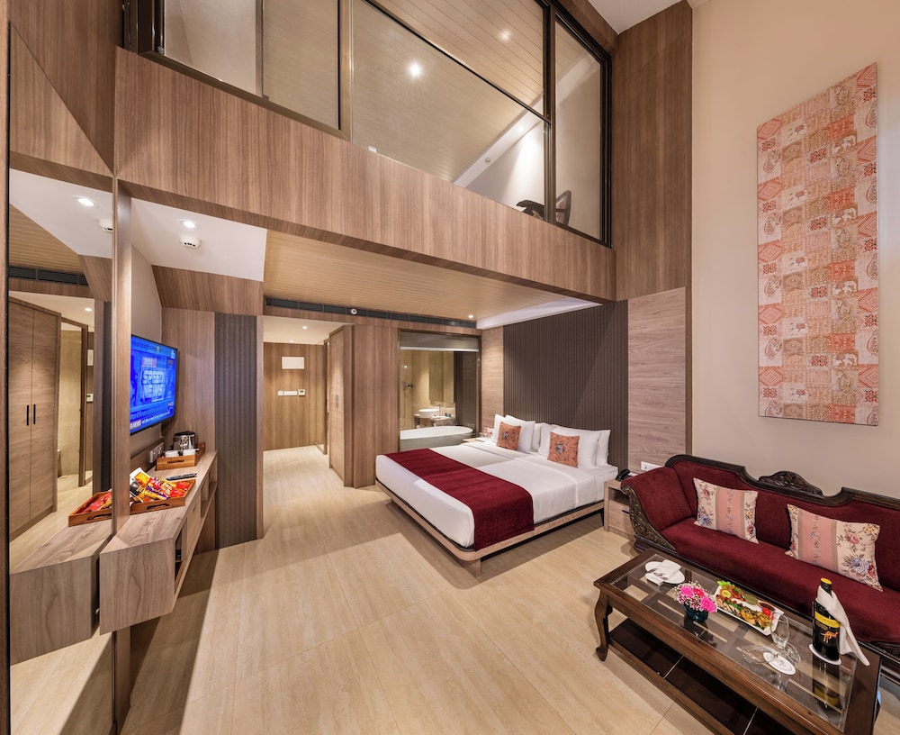 ROYAL, DUPLEX, SUITE