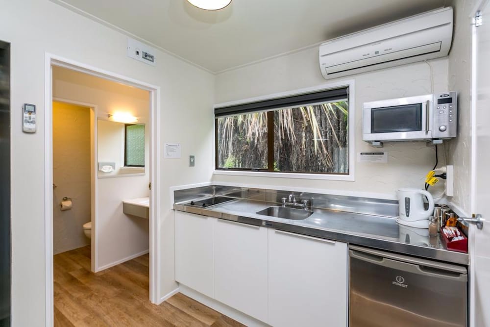 16 Northgate Motor Lodge 24/35