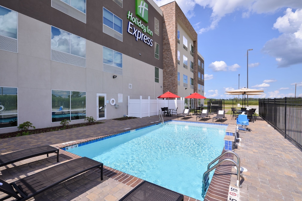Holiday Inn Express Donaldsonville 3/70