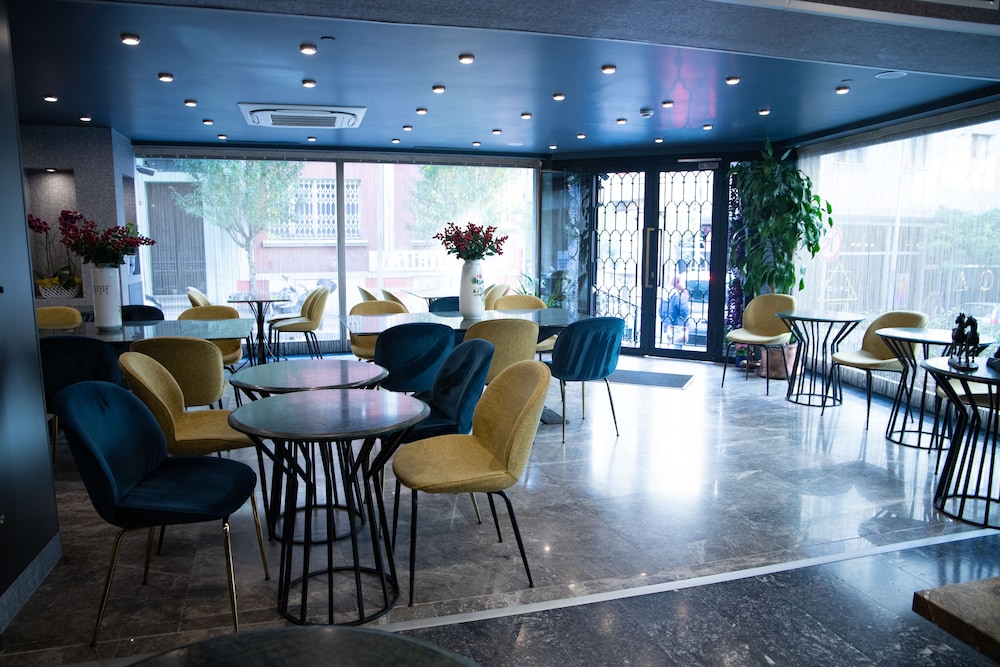 La Wisteria Boutique Hotel 56/66