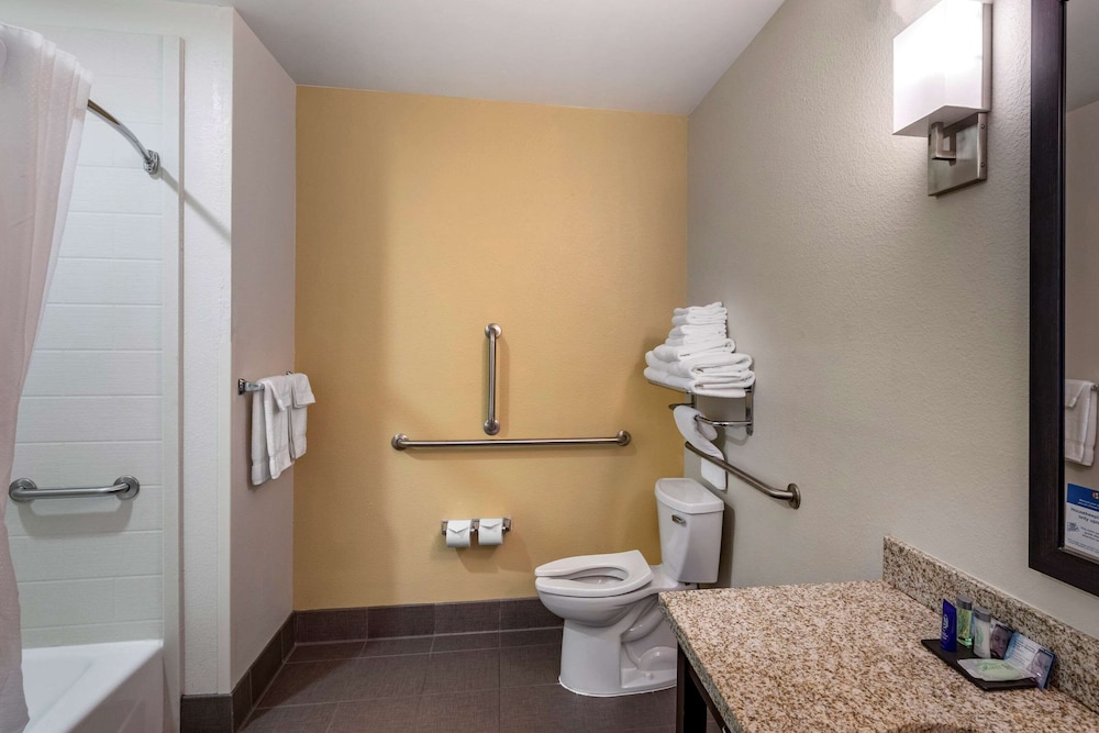 غرفة بسرير كينج لذوي الإعاقة، Sleep Inn & Suites Miles City I-94 3/3