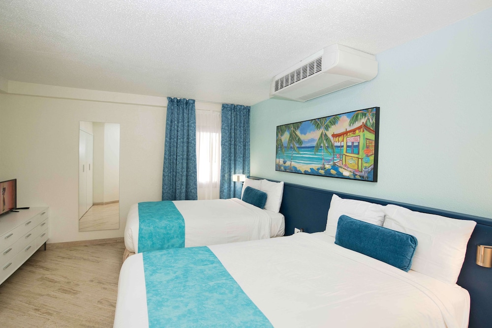 2 Bedrooms, Penthouse, King Bed, 2 Queen Beds, Ocean View, 2 Bathrooms, Sofa