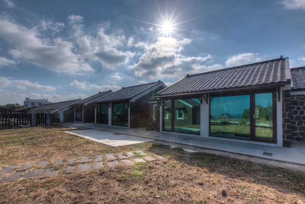 PENGHU BAY RESORT 34/45
