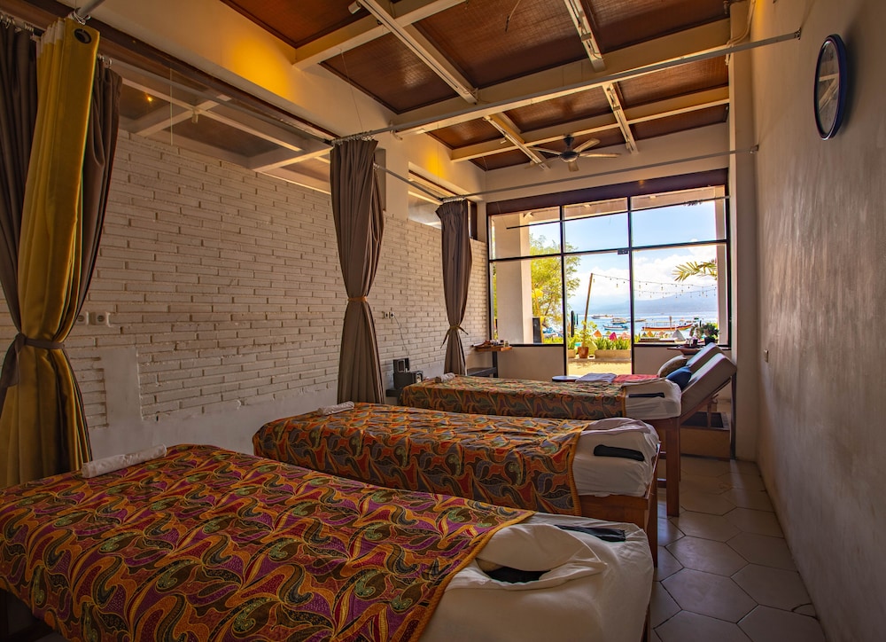 Gili Sands Hotel & Bar 28/66