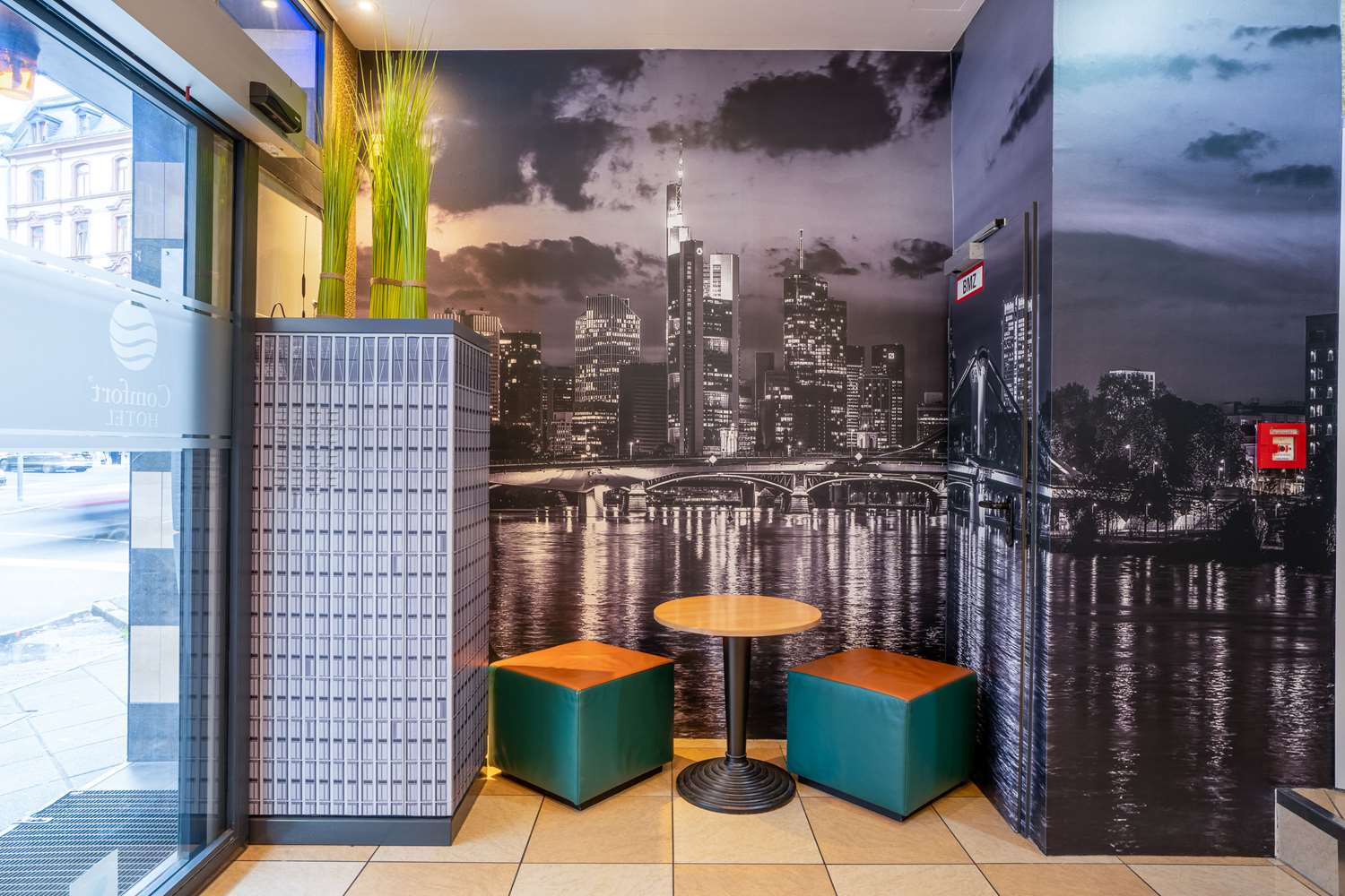 Comfort Hotel Frankfurt Central Station 1/19