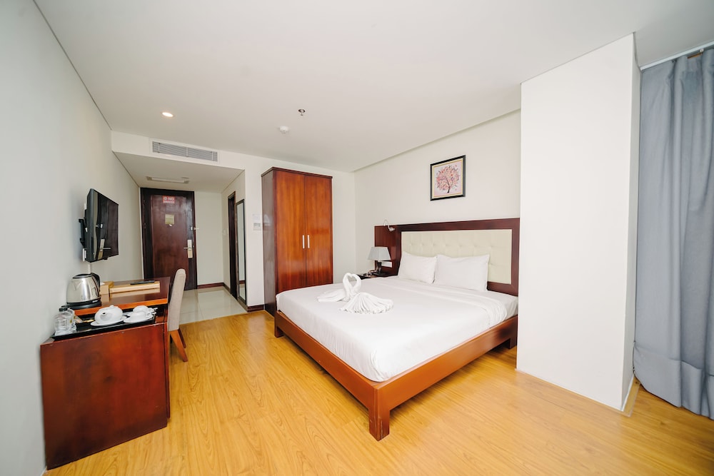 DELUXE, DOUBLE BED, CITY VIEW