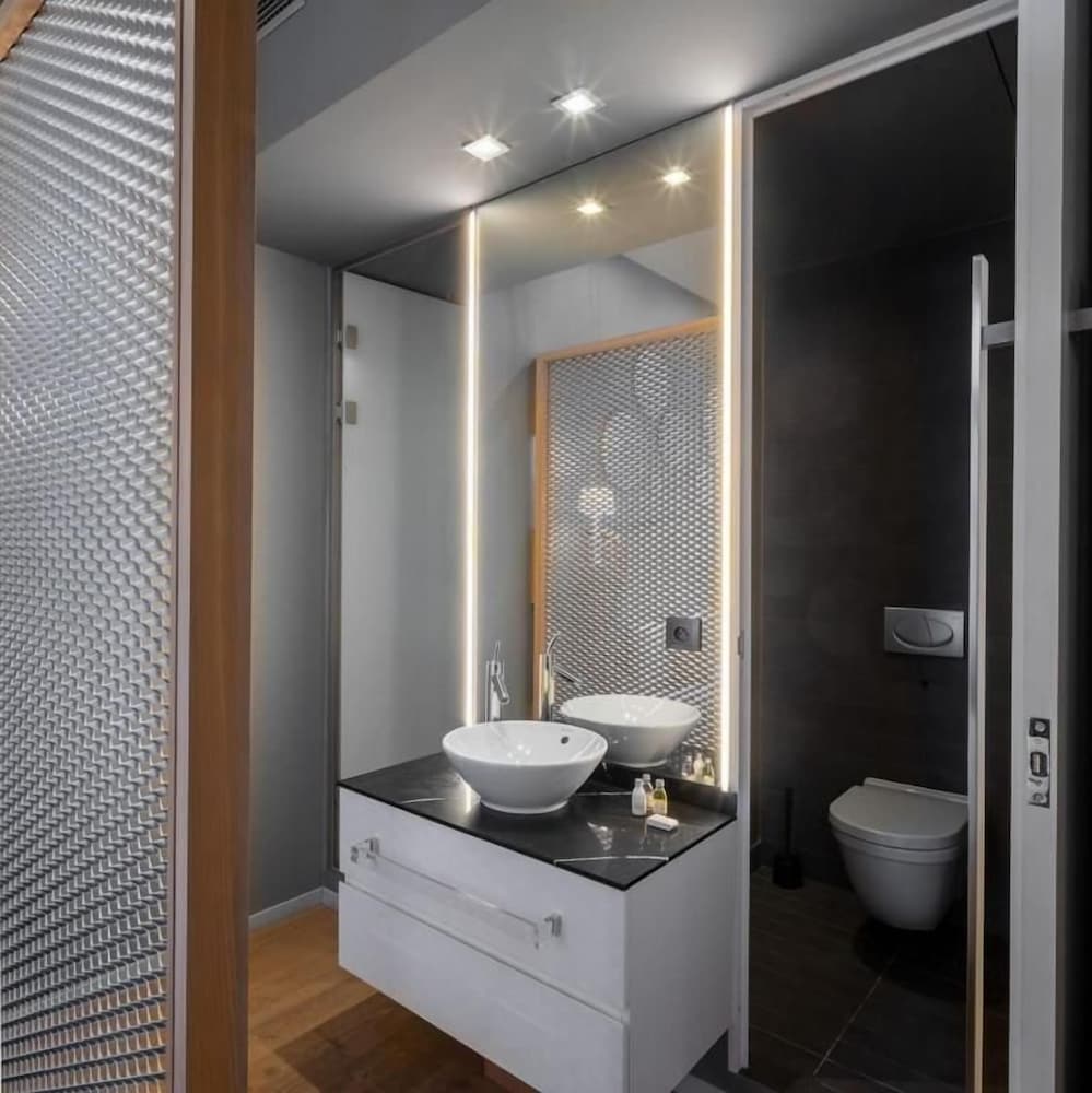 987 Prague Hotel 56/56