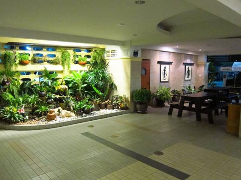 Hi Season Hotel 22/22