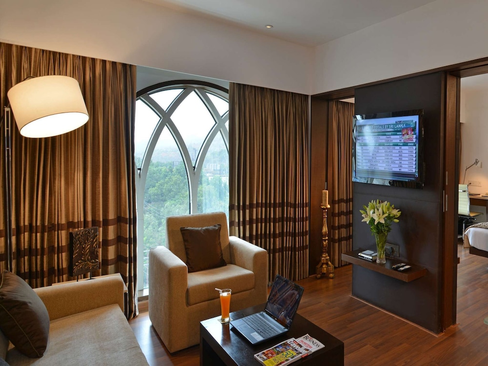 Majestic Court Sarovar Portico 24/46