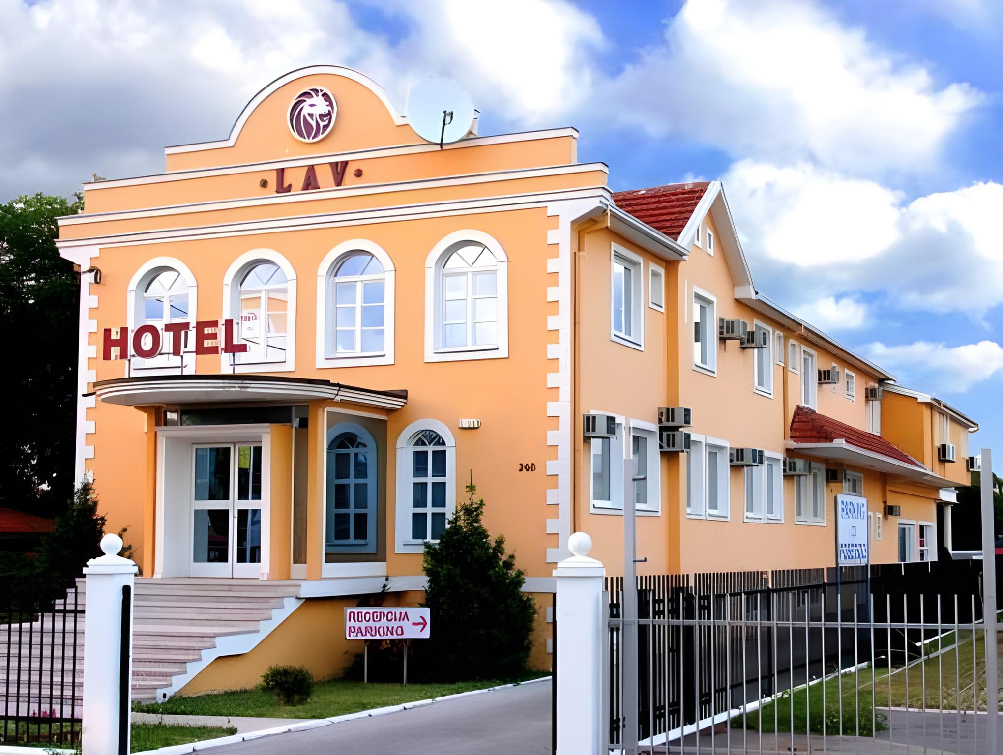 Hotel Lav 11/82