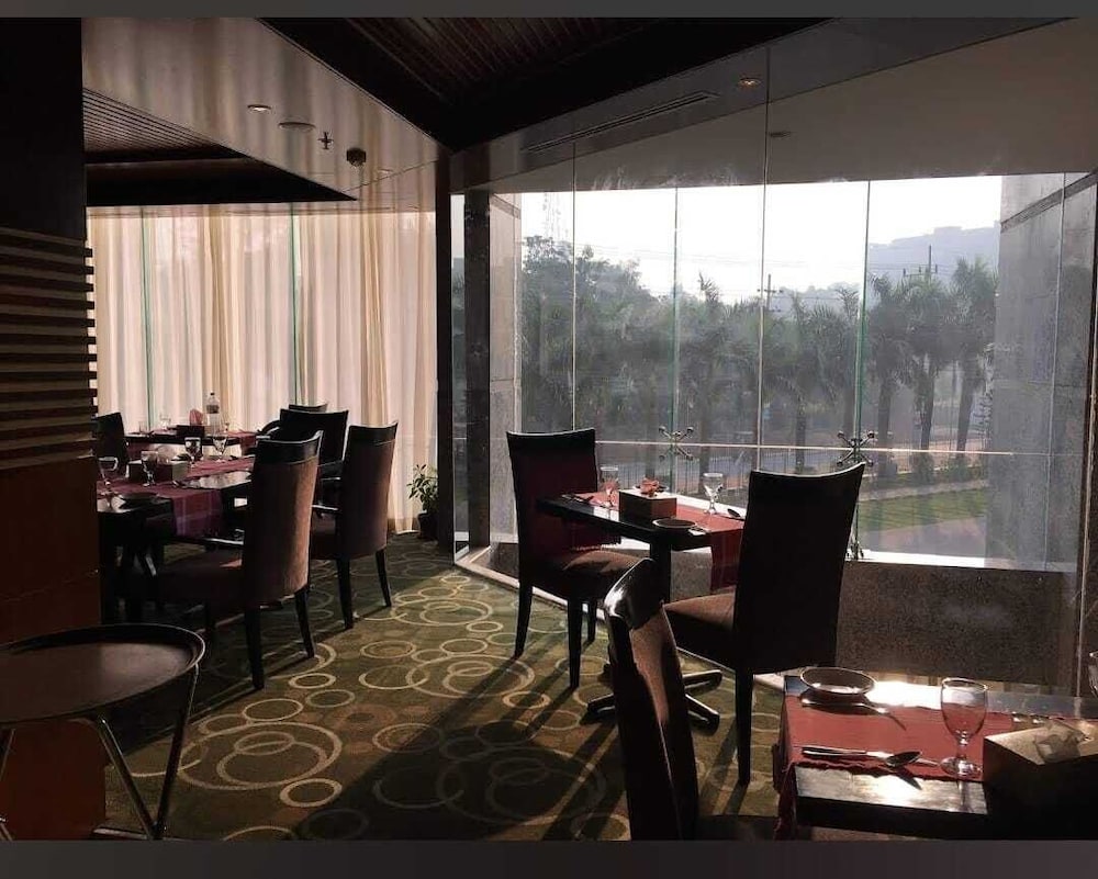 OCEAN PARADISE HOTEL AND RESORT 37/54