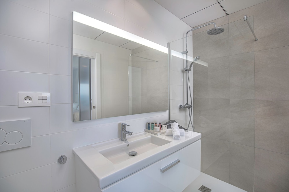 Blue Line Apartment Hotel 50/50